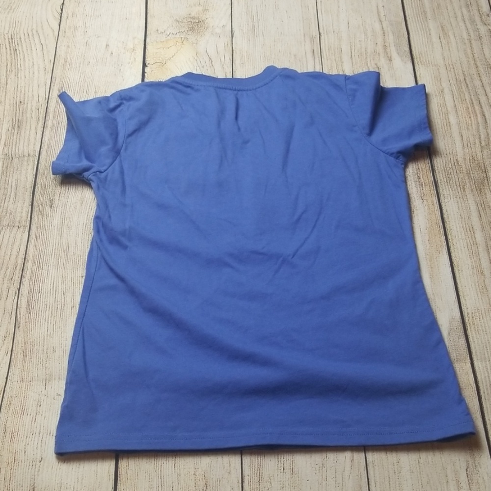 Basic V-Neck T-Shirt - Picture 2 of 4